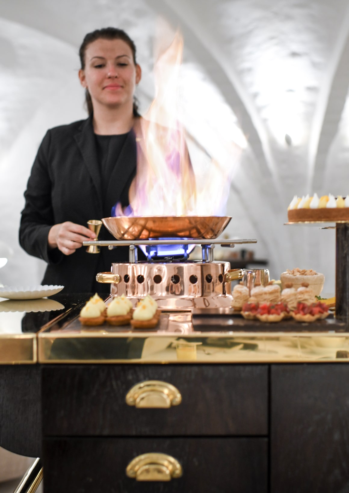 Kong-Hans-Kaelder-Atmosphere-flambe-dessert-table